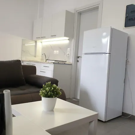 Pavlos * Skála Neón Epivatón